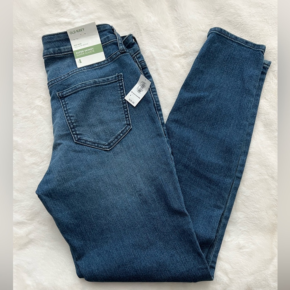 NWT Old Navy Size 4 super skinny jeans